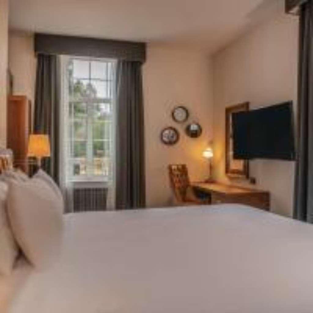 De Vere Beaumont Estate Old Windsor Room photo
